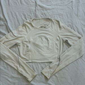 Lululemon Women’s Long Sleeve Crop Top in Cream with back cutout